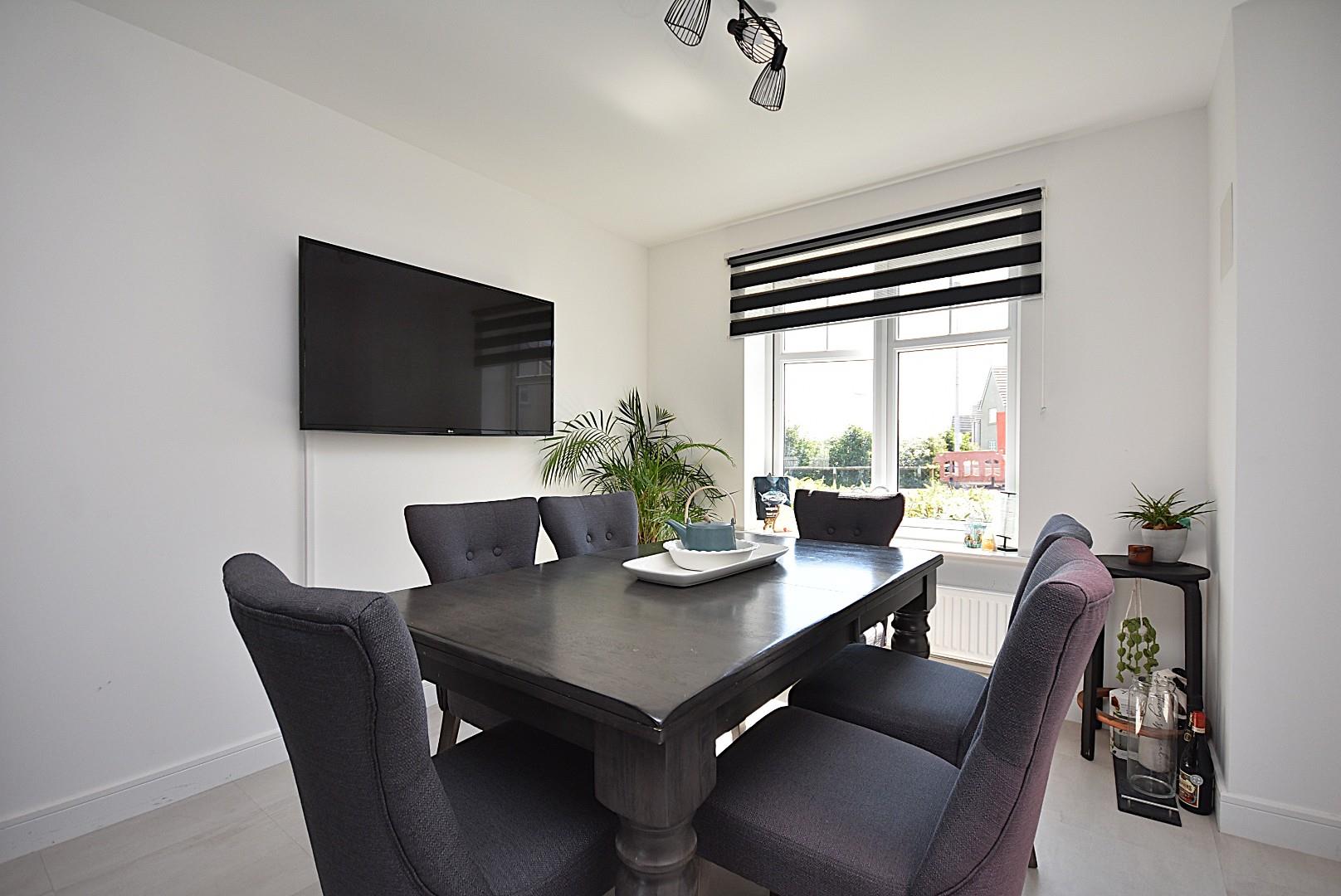 22 Melrose Walk, Sully, CF64 5WD